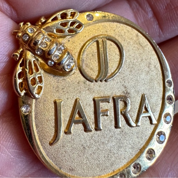Jafra Gold Brooch with Crystal Accents - Picture 6 of 16